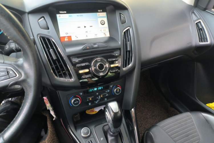 Used Ford Focus 2015 Sedan 1.6L Automatic Trend Model Audio And AC Panel