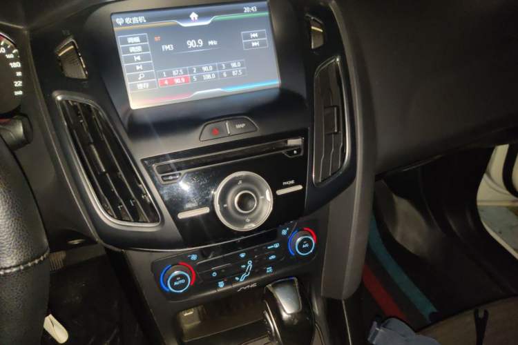 Used Ford Focus 2015 Sedan 1.6L Automatic Trend Model Audio And AC Panel