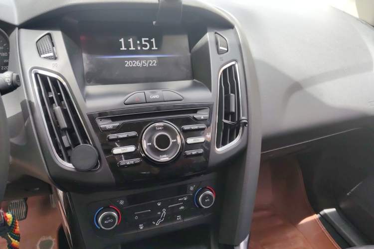 Used Ford Focus 2015 Hatchback EcoBoost 125 Manual – Ultra-Style Edition Audio And AC Panel