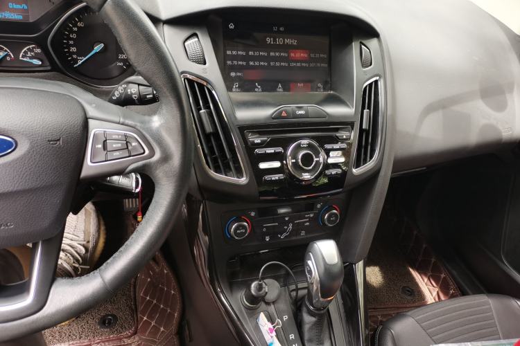 Used Ford Focus 2015 Hatchback 1.6L Automatic Fashion Edition Audio And AC Panel