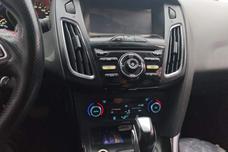 Used Ford Focus 2015 Sedan 1.6L Automatic Trend Model Audio And AC Panel