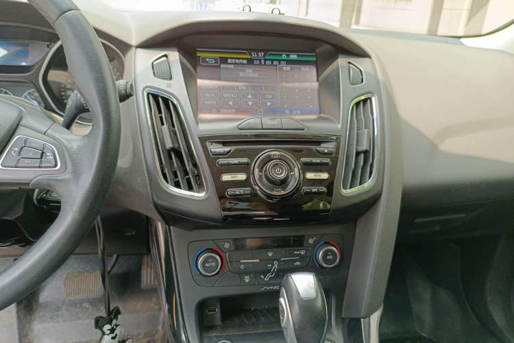 Used Ford Focus 2015 Hatchback 1.6L Automatic Fashion Edition Audio And AC Panel