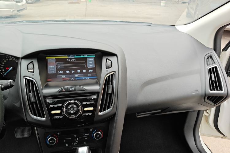 Used Ford Focus 2015 Hatchback 1.6L Automatic Fashion Edition Audio And AC Panel