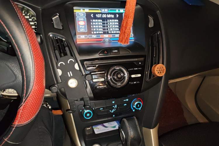 Used Ford Focus 2015 Sedan 1.6L Automatic Comfort Model Audio And AC Panel