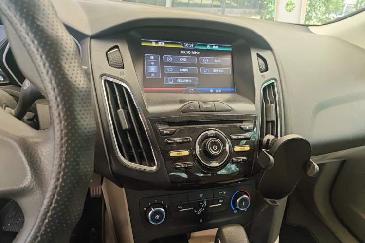 Used Ford Focus 2015 Sedan 1.6L Automatic Comfort Model Audio And AC Panel
