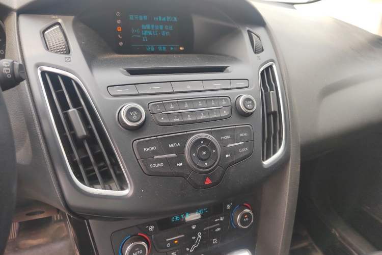 Used Ford Focus 2015 Hatchback EcoBoost 125 Automatic Supreme Style Edition Audio And AC Panel