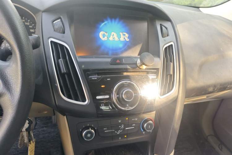 Used Ford Focus 2015 Sedan 1.6L Manual Comfort Model Audio And AC Panel