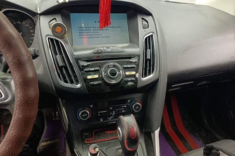 Used Ford Focus 2015 Hatchback 1.6L Automatic Fashion Edition Audio And AC Panel