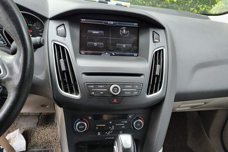 Used Ford Focus 2015 Hatchback EcoBoost 180 Automatic Elite Model Audio And AC Panel