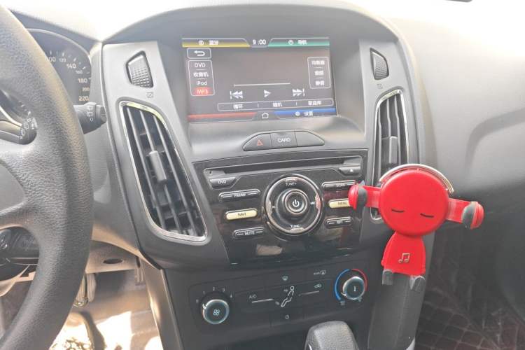 Used Ford Focus 2015 Hatchback 1.6L Automatic Comfort Model Audio And AC Panel