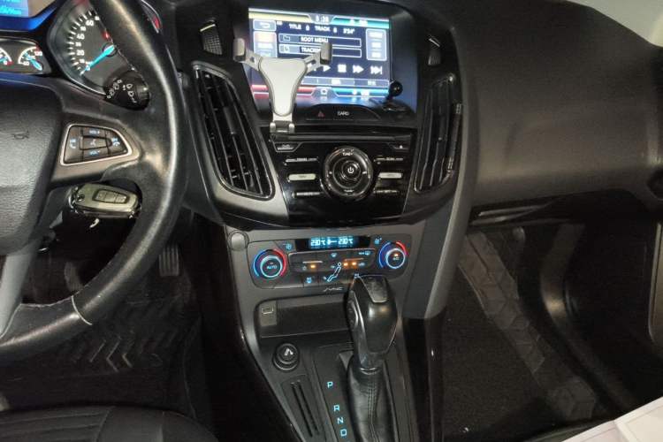 Used Ford Focus 2015 Hatchback 1.6L Automatic Fashion Edition Audio And AC Panel