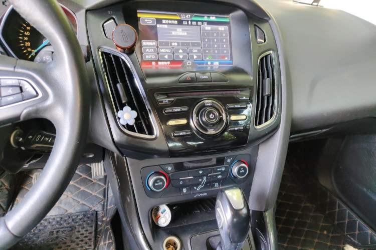 Used Ford Focus 2015 Sedan 1.6L Automatic Trend Model Audio And AC Panel