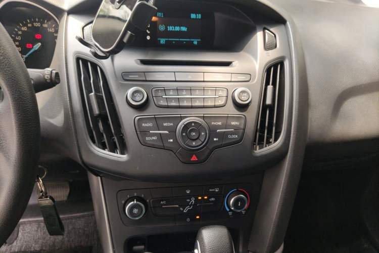 Used Ford Focus 2015 Hatchback 1.6L Automatic Comfort Model Audio And AC Panel