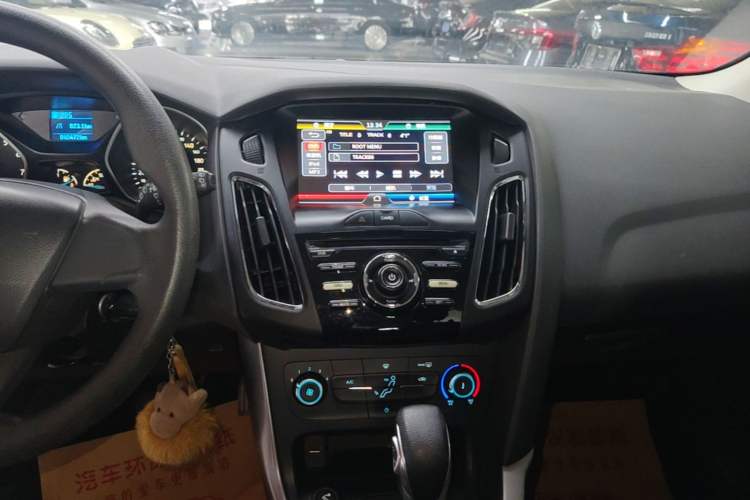 Used Ford Focus 2015 Hatchback 1.6L Automatic Comfort Model Audio And AC Panel
