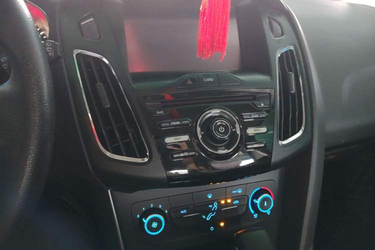 Used Ford Focus 2015 Hatchback 1.6L Automatic Comfort Model Audio And AC Panel