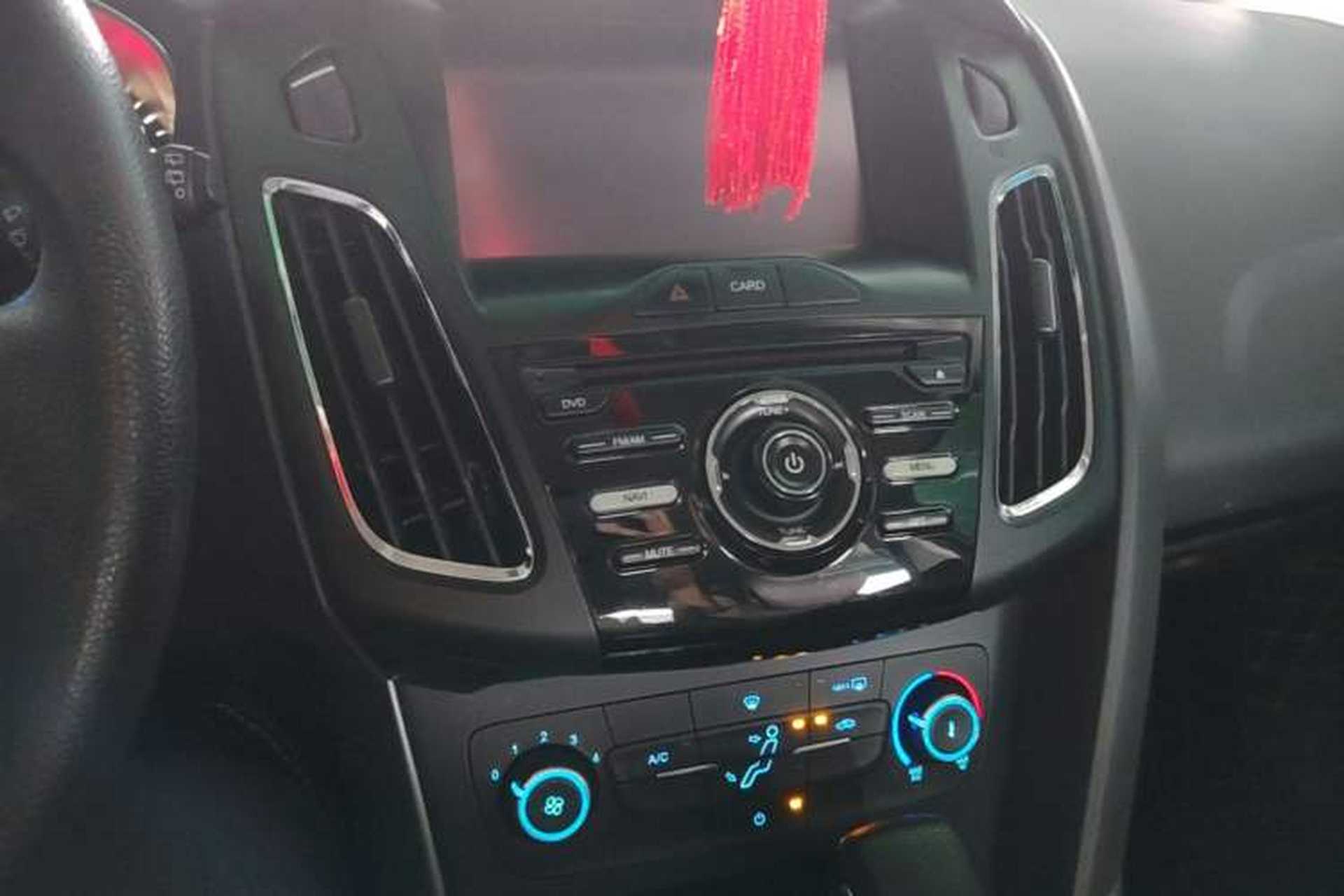 Used Ford Focus 2015 Hatchback 1.6L Automatic Comfort Model Audio And AC Panel