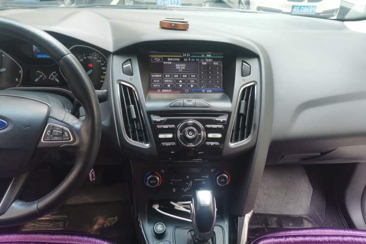Used Ford Focus 2015 Sedan 1.6L Automatic Trend Model Audio And AC Panel