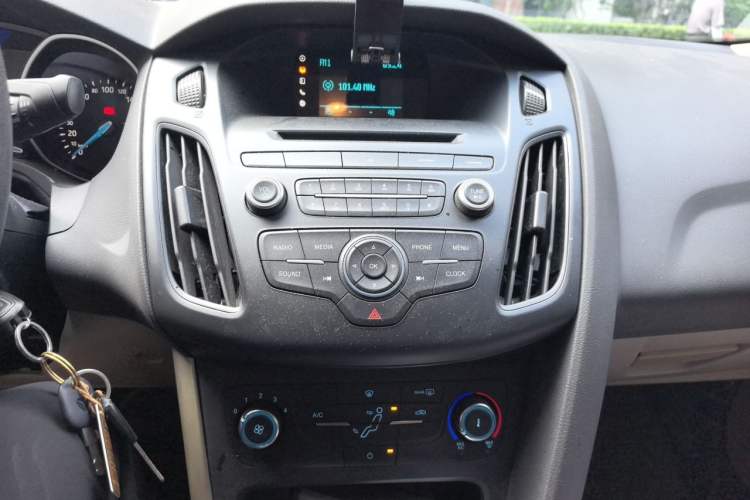 Used Ford Focus 2015 Sedan 1.6L Manual Comfort Model Audio And AC Panel