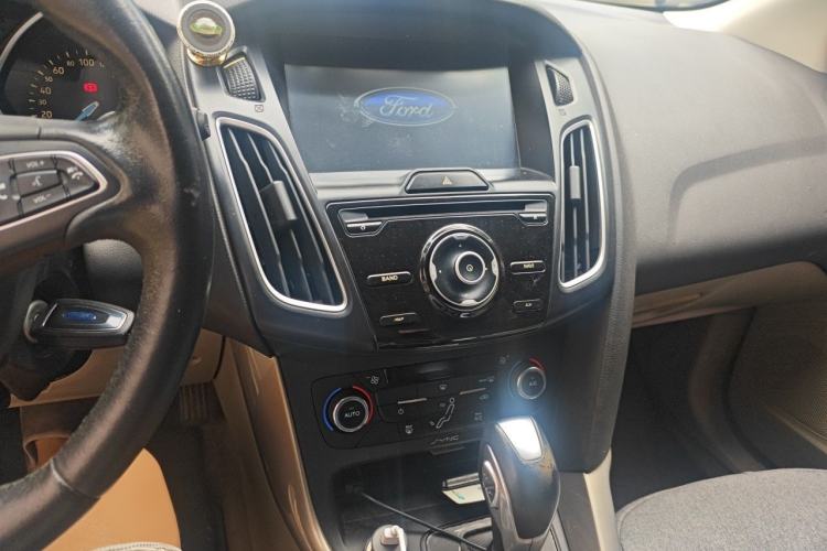 Used Ford Focus 2015 Hatchback 1.6L Automatic Fashion Edition Audio And AC Panel