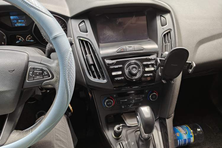 Used Ford Focus 2015 Hatchback 1.6L Automatic Fashion Edition Audio And AC Panel