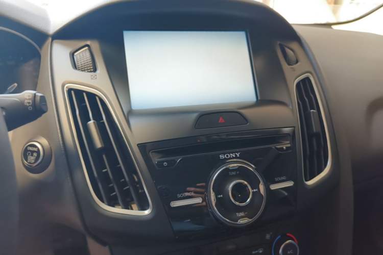 Used Ford Focus 2015 Hatchback EcoBoost 180 Automatic Sport Model Audio And AC Panel