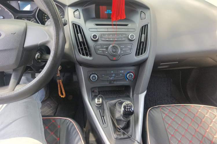 Used Ford Focus 2015 Hatchback 1.6L Manual Comfort Edition Audio And AC Panel