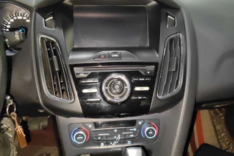 Used Ford Focus 2015 Hatchback EcoBoost 125 Automatic Supreme Style Edition Audio And AC Panel
