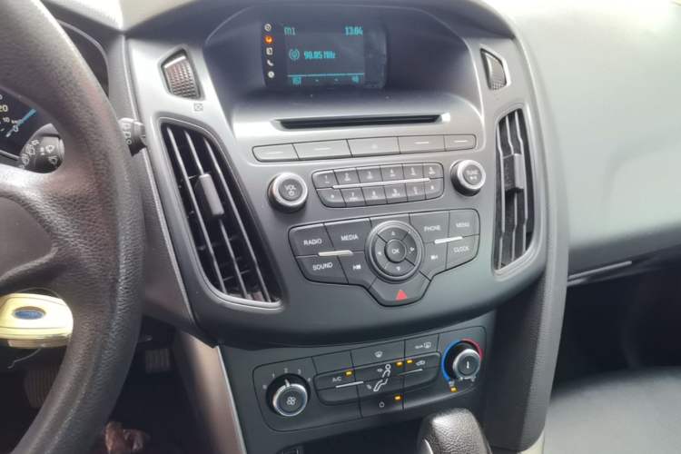 Used Ford Focus 2015 Hatchback 1.6L Automatic Comfort Model Audio And AC Panel