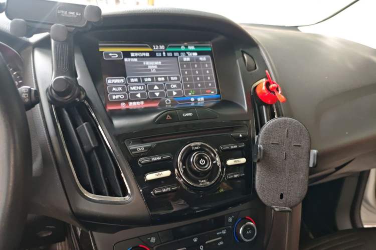 Used Ford Focus 2015 Hatchback EcoBoost 125 Automatic Supreme Style Edition Audio And AC Panel