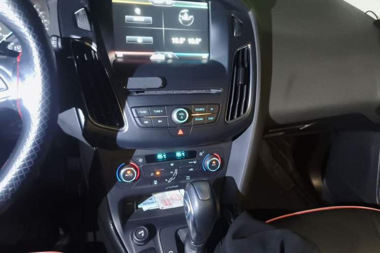Used Ford Focus 2015 Hatchback EcoBoost 180 Automatic Elite Model Audio And AC Panel