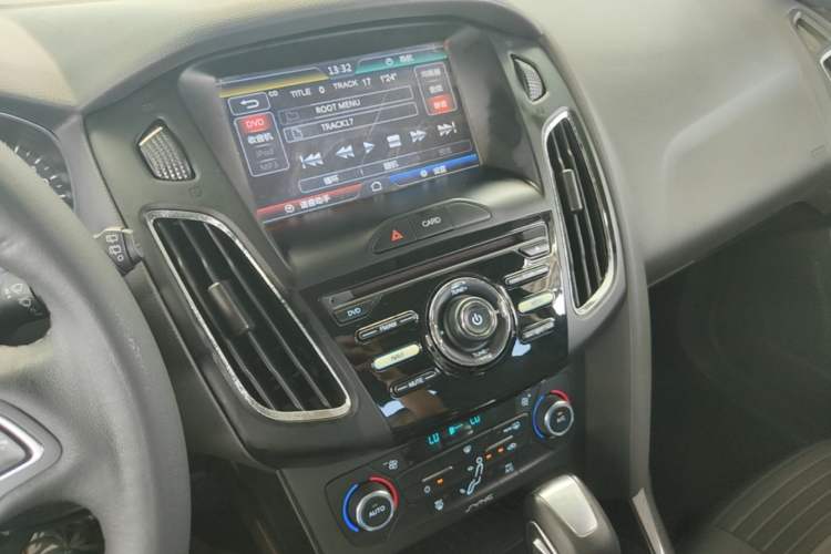 Used Ford Focus 2015 Hatchback 1.6L Automatic Fashion Edition Audio And AC Panel