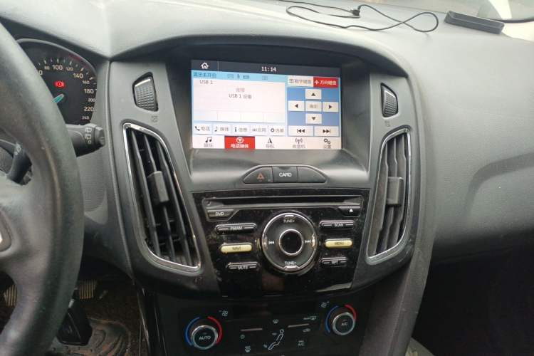 Used Ford Focus 2015 Hatchback EcoBoost 125 Manual – Ultra-Style Edition Audio And AC Panel