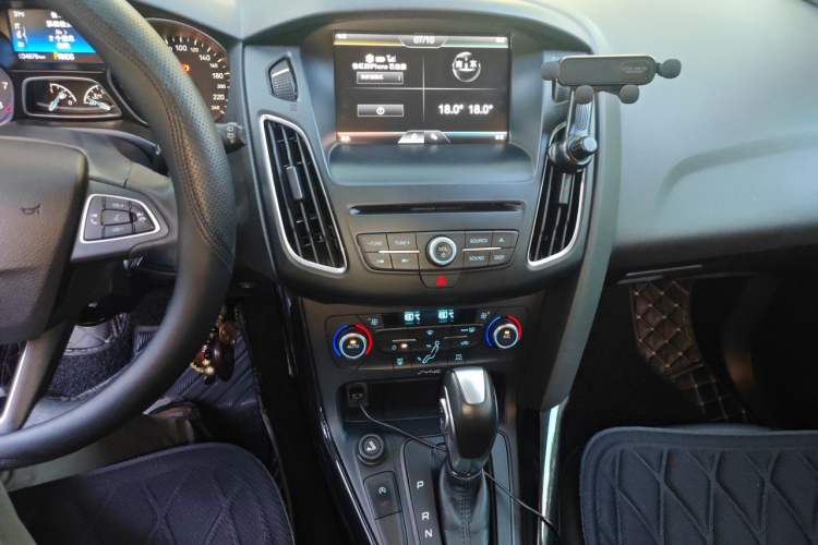Used Ford Focus 2015 Hatchback EcoBoost 180 Automatic Elite Model Audio And AC Panel