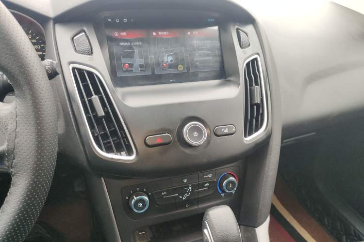 Used Ford Focus 2015 Hatchback 1.6L Automatic Comfort Model Audio And AC Panel