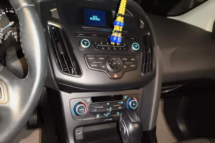 Used Ford Focus 2015 Hatchback EcoBoost 125 Automatic Supreme Style Edition Audio And AC Panel