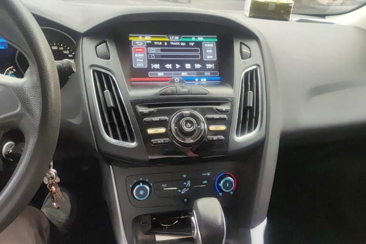 Used Ford Focus 2015 Hatchback 1.6L Automatic Comfort Model Audio And AC Panel