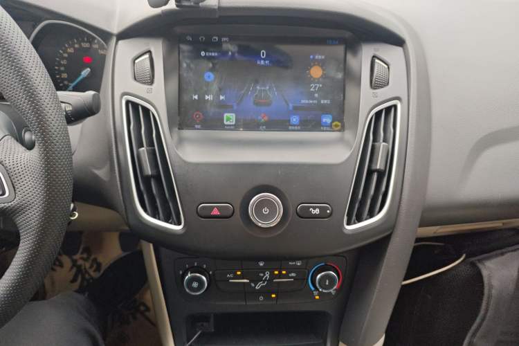 Used Ford Focus 2015 Sedan 1.6L Manual Comfort Model Audio And AC Panel