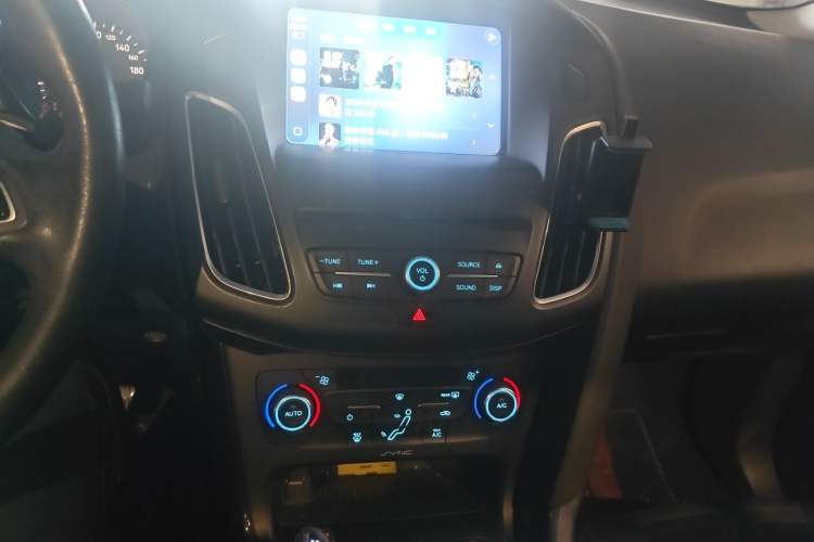 Used Ford Focus 2015 Sedan 1.6L Manual Fashion Edition Audio And AC Panel