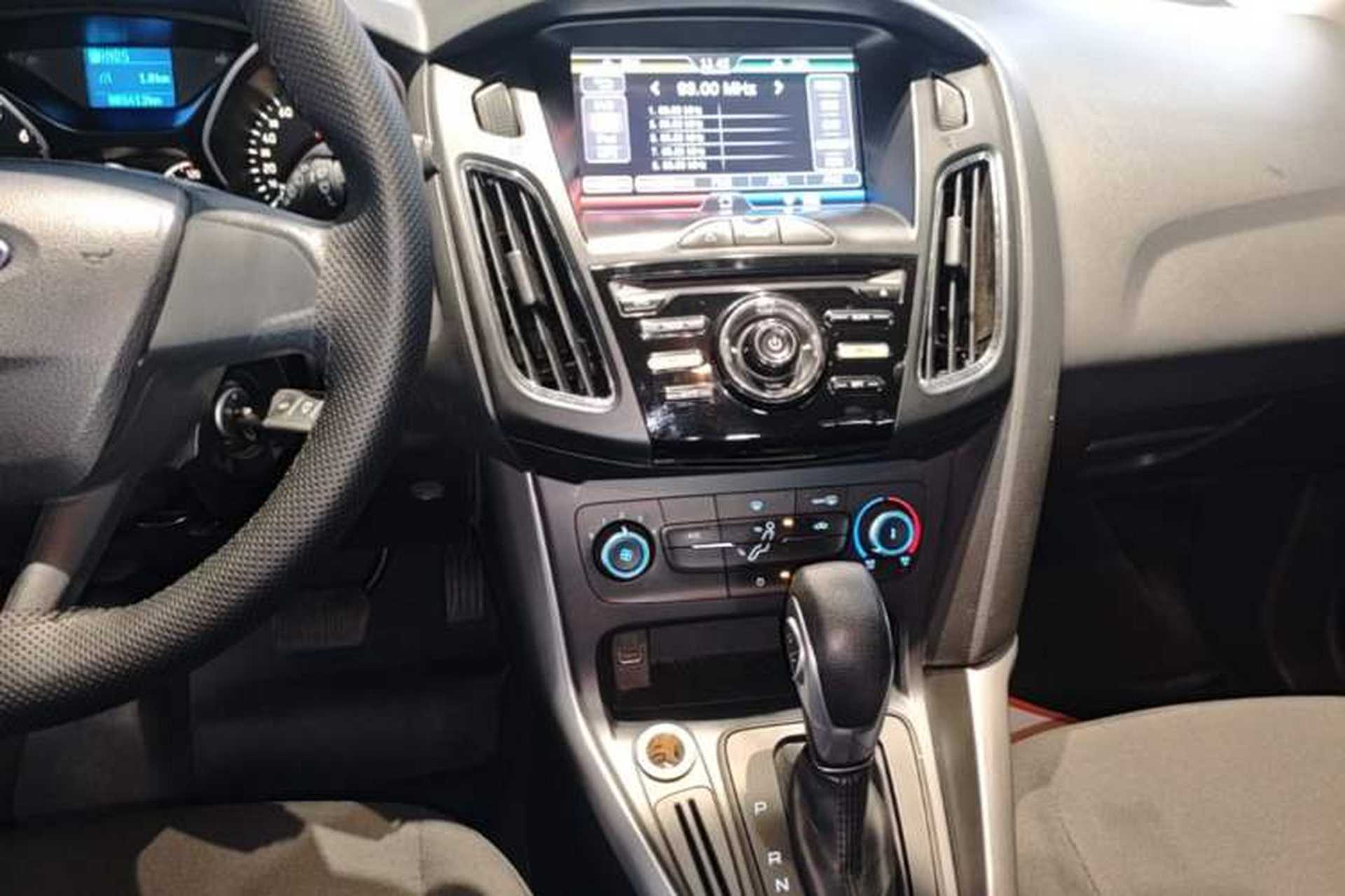 Used Ford Focus 2015 Hatchback 1.6L Automatic Comfort Model Audio And AC Panel