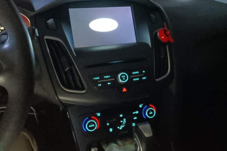 Used Ford Focus 2015 Hatchback EcoBoost 180 Automatic Elite Model Audio And AC Panel