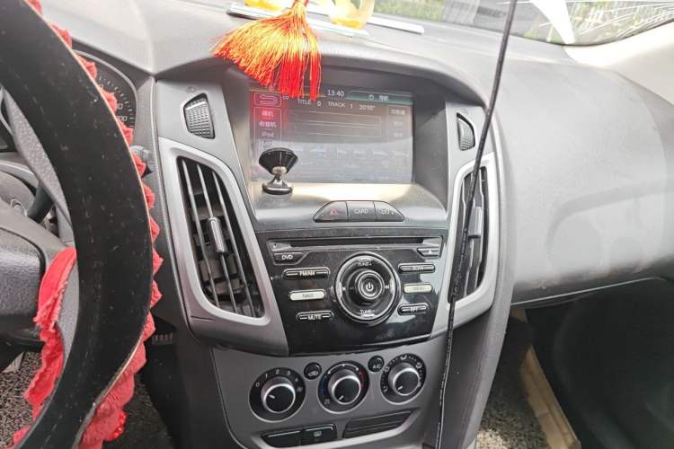 Used Ford Focus 2015 Hatchback 1.6L Manual Comfort Edition Audio And AC Panel