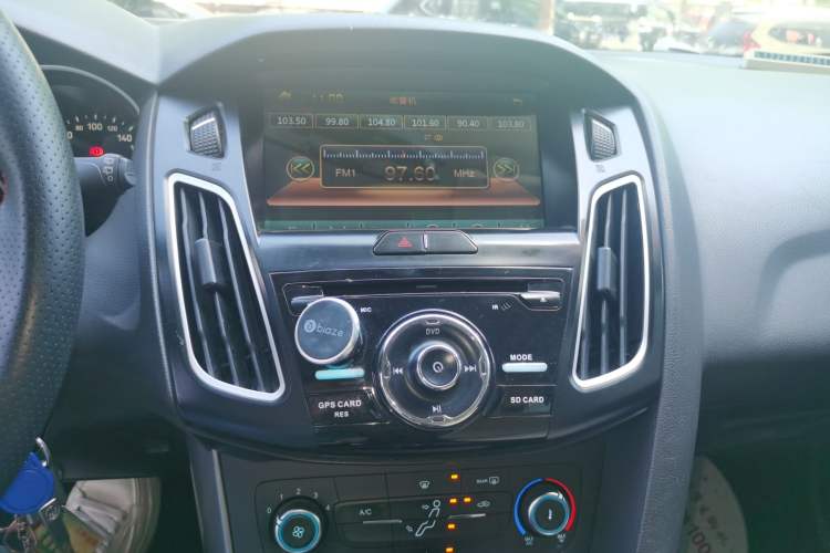 Used Ford Focus 2015 Hatchback 1.6L Automatic Comfort Model Audio And AC Panel