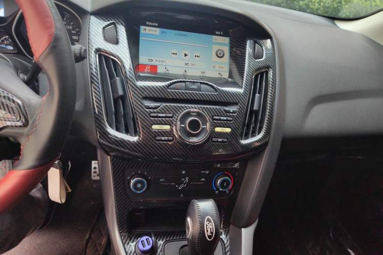 Used Ford Focus 2015 Hatchback 1.6L Automatic Comfort Model Audio And AC Panel