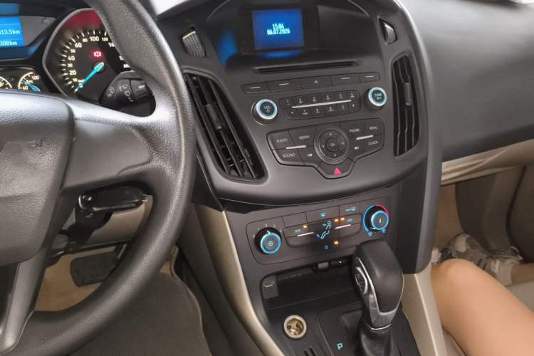 Used Ford Focus 2015 Sedan 1.6L Automatic Comfort Model Audio And AC Panel