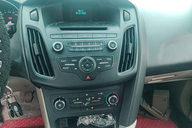 Used Ford Focus 2015 Sedan 1.6L Manual Comfort Model Audio And AC Panel