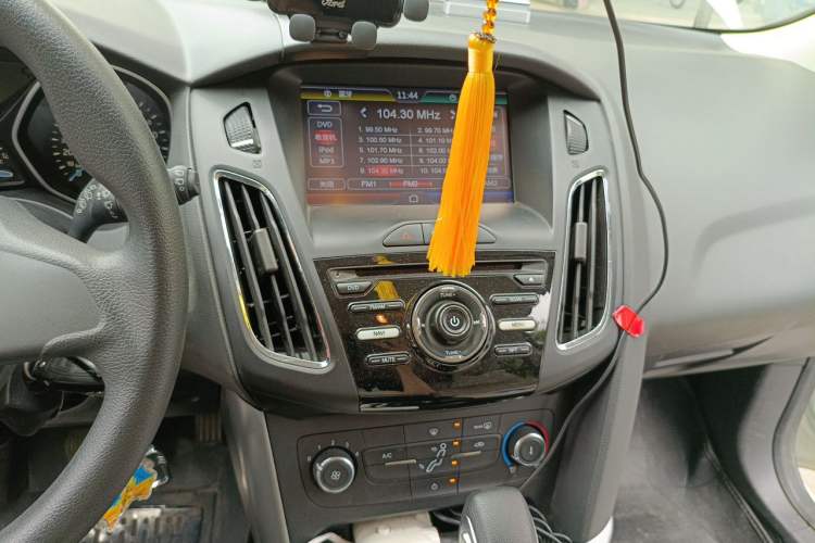 Used Ford Focus 2015 Hatchback 1.6L Automatic Comfort Model Audio And AC Panel