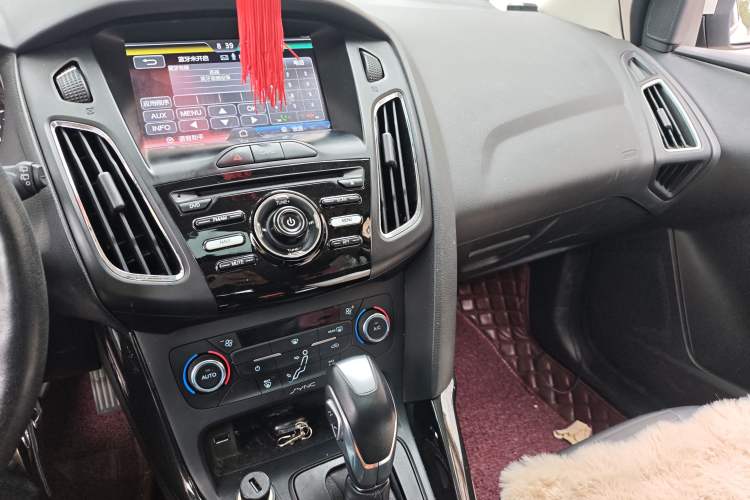 Used Ford Focus 2015 Hatchback 1.6L Automatic Fashion Edition Audio And AC Panel