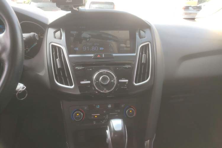 Used Ford Focus 2015 Hatchback EcoBoost 125 Automatic Supreme Style Edition Audio And AC Panel