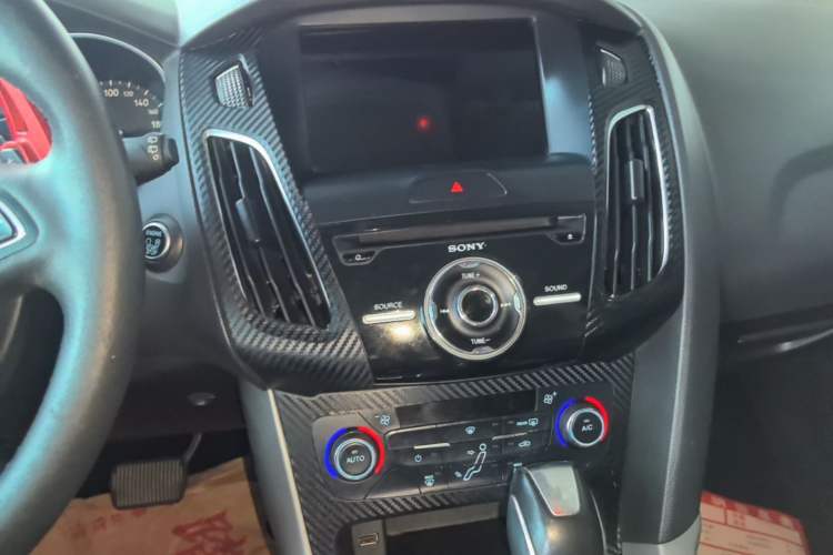 Used Ford Focus 2015 Hatchback EcoBoost 180 Automatic Sport Model Audio And AC Panel