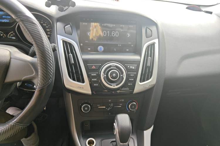 Used Ford Focus 2015 Hatchback 1.6L Automatic Comfort Model Audio And AC Panel